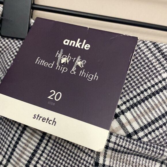 Ava & Viv Women's High-Rise Ankle Tapered Pants Off-White Plaid Size 20 NWT - Picture 5 of 6